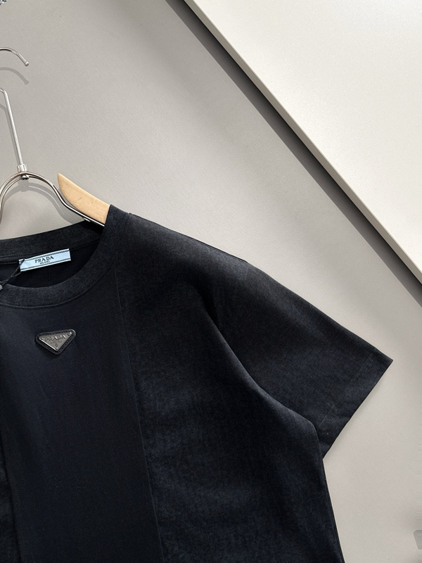 ブランドTシャツ側面デザイン